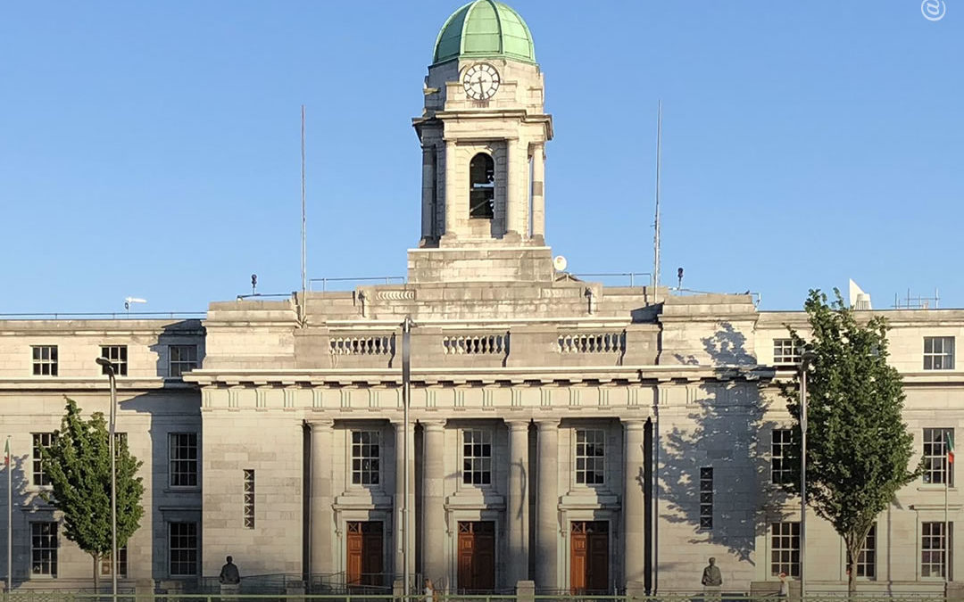 Irlanda: ativista planta maconha em jardim da prefeitura de Cork