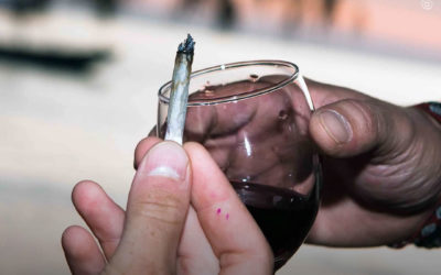 A maconha não está ligada à violência em pacientes psicóticos, mas o álcool sim, diz estudo