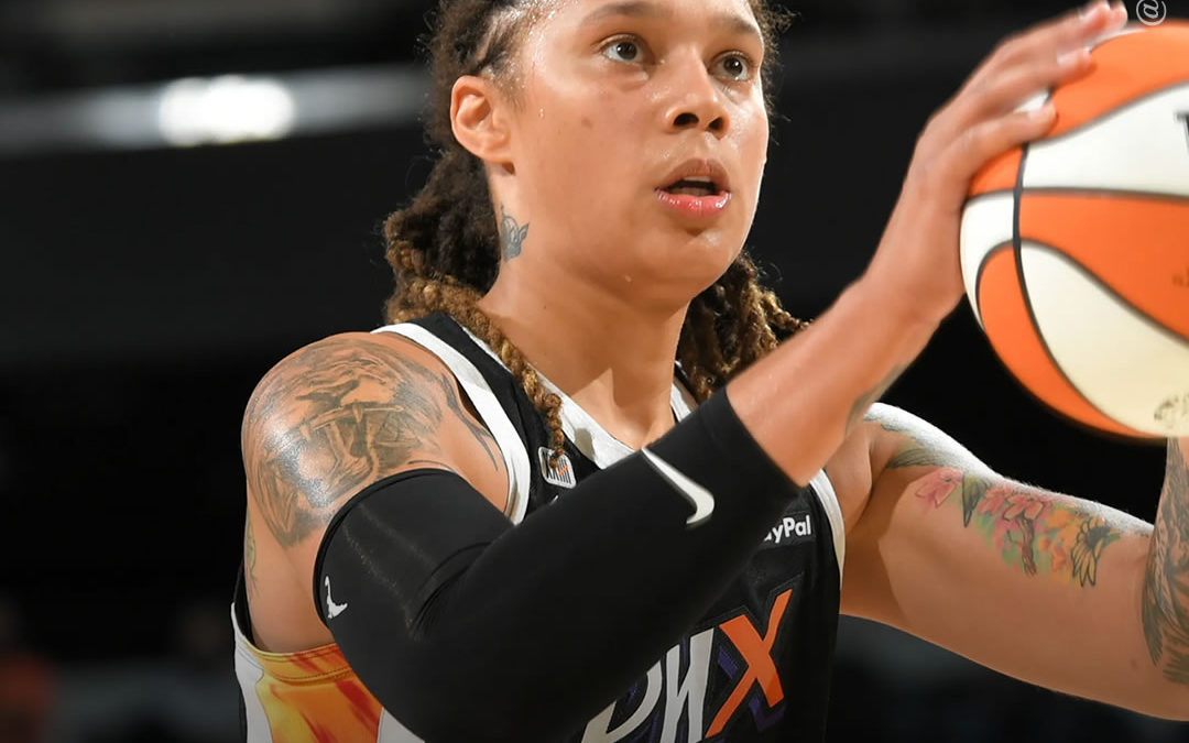 Estrela do basquete da WNBA, Brittney Griner, é condenada a 9 anos na Rússia por viajar com vaporizadores de THC