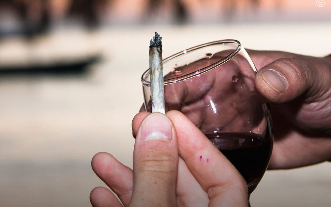 A maconha pode ajudar na abstinência de álcool?