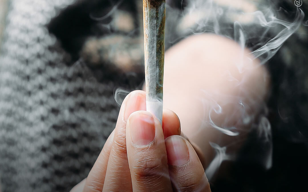 Legalização da maconha não está associada ao aumento de uso por adolescentes, diz novo estudo