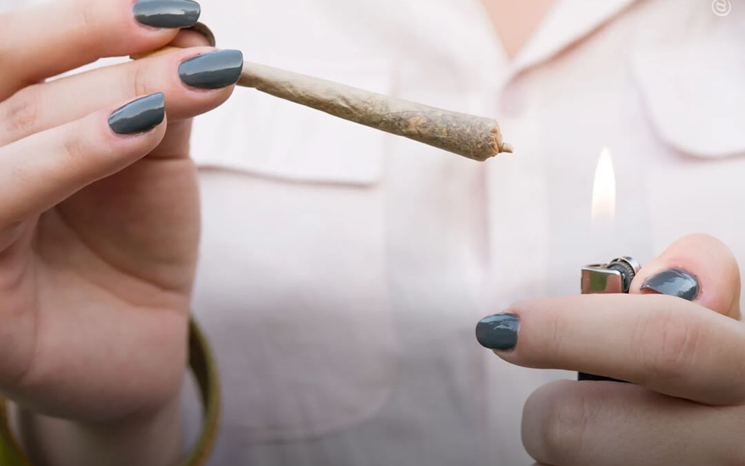 Mulheres de meia-idade usam maconha para aliviar a menopausa, revela pesquisa